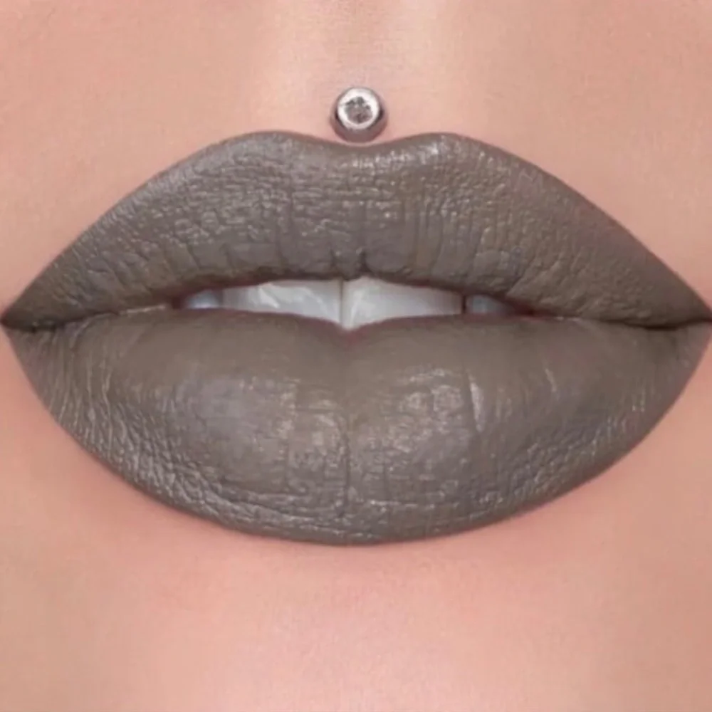 Jeffree Star Velvet Trap Lipstick - Picture 4 of 4